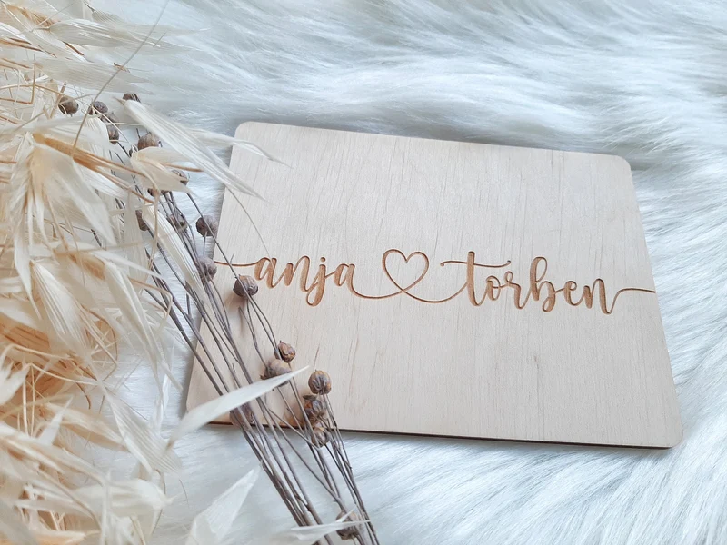 Postkarte aus Holz | Personalisierung mit Wunschnamen | Grußkarte Glückwunsch Karte zur Hochzeit